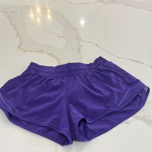 Lululemon hotty hots 2.5 inch seam